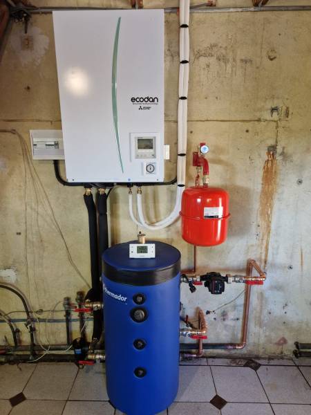 Installation d'une pompe à chaleur air eau MITSUBICHI ECODAN R32 et d'un ballon thermodynamique ALTECH dans le luberon à Cabrieres-d'aigues